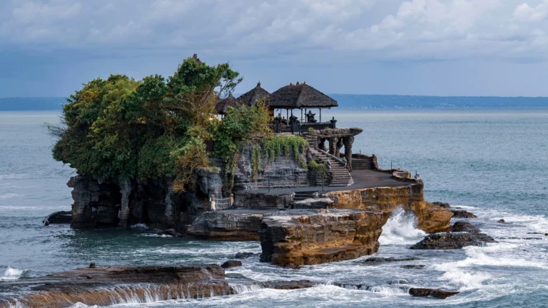 Gambar Eksplorasi Bali Utara & Pesona Tanah Lot