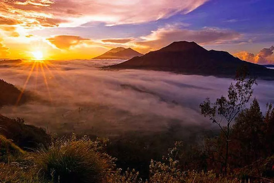 Menaklukkan Fajar di Gunung Batur: Panduan Petualangan Sunrise di Kintamani