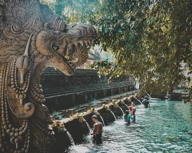 Tirta Empul: Kisah Mata Air Suci yang Telah Menyucikan Bali Selama Seribu Tahun